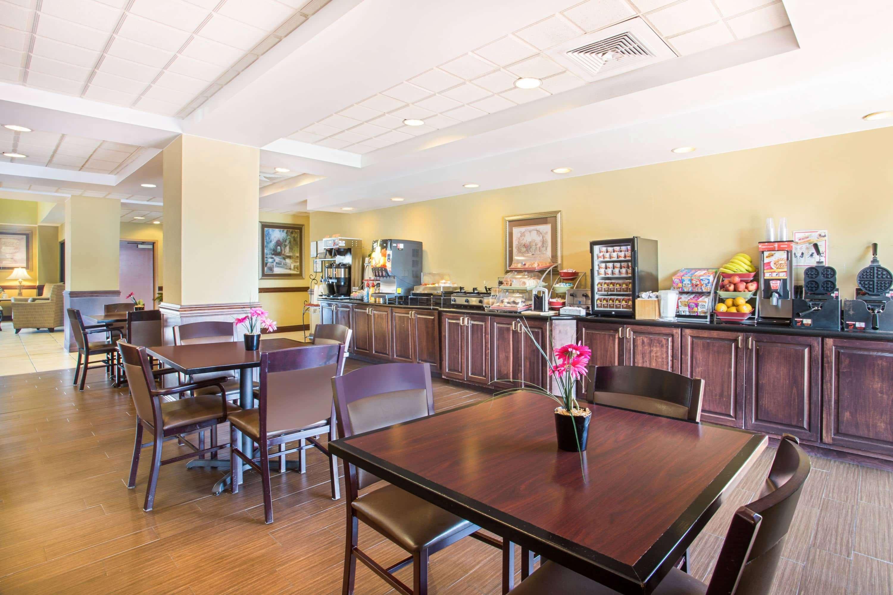 Holiday Inn Express & Suites - Mobile - I-65 By Ihg Buitenkant foto